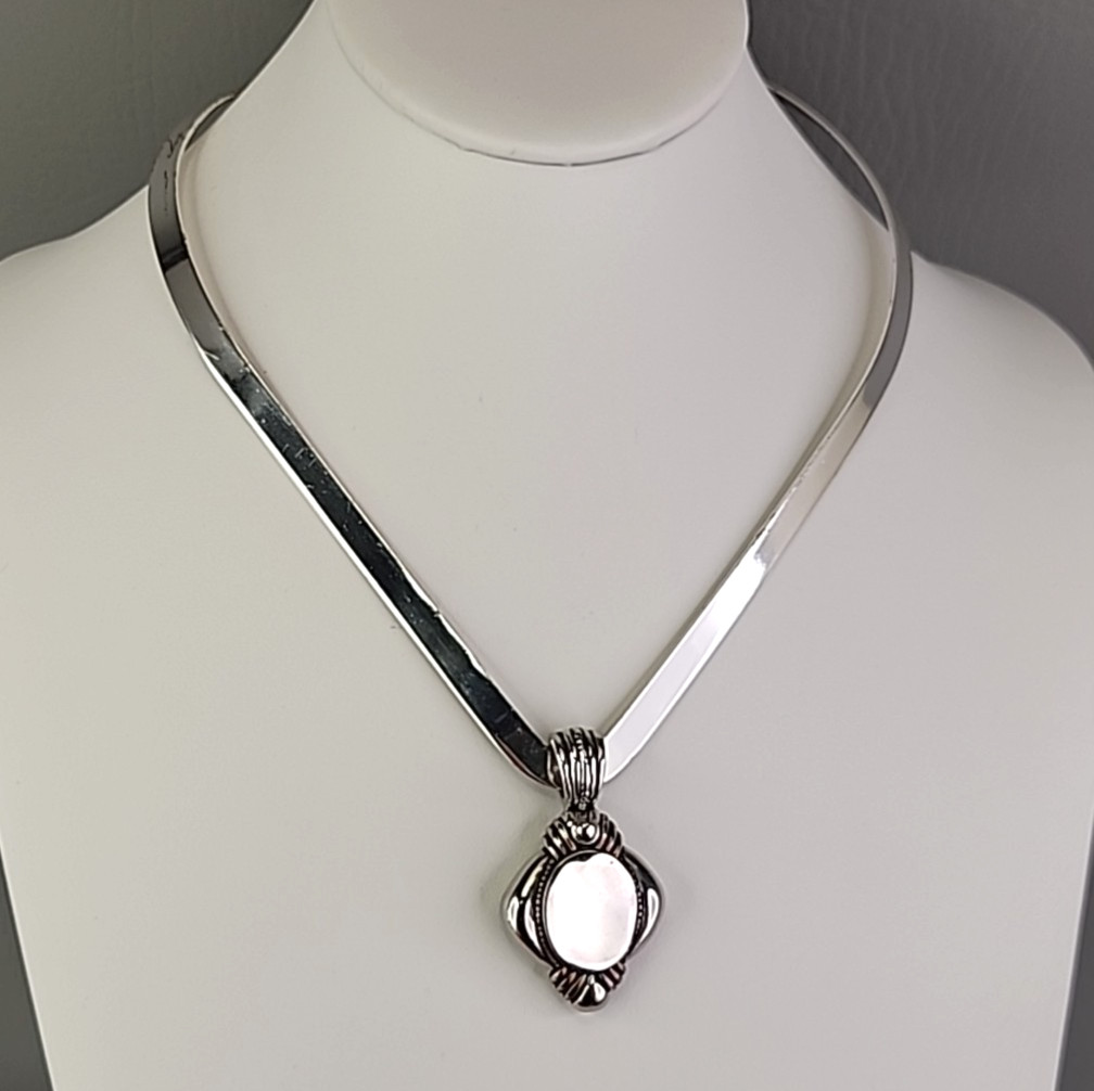 Vintage Torque Necklace Oval Pendant Pointed Silver Tone 17″
