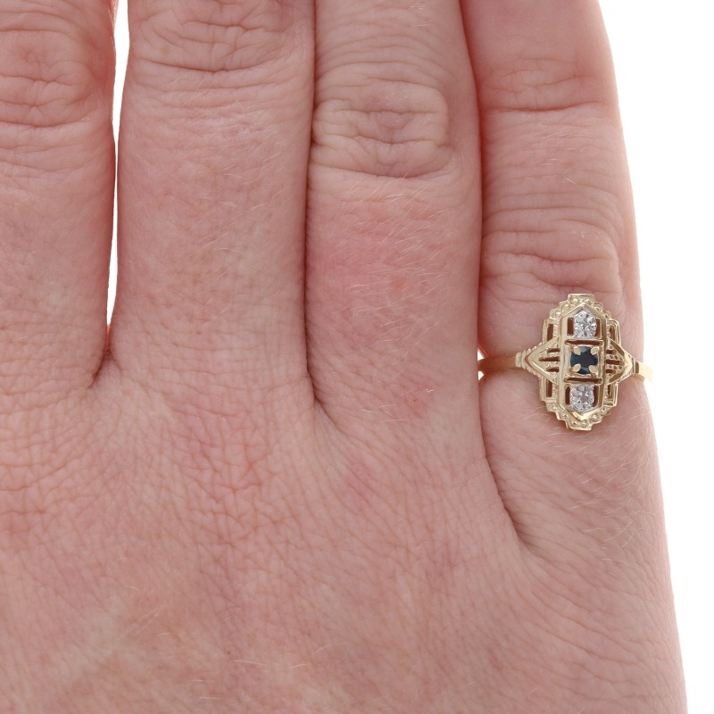 Yellow Gold Sapphire Diamond Ring – 10k Round .12ctw