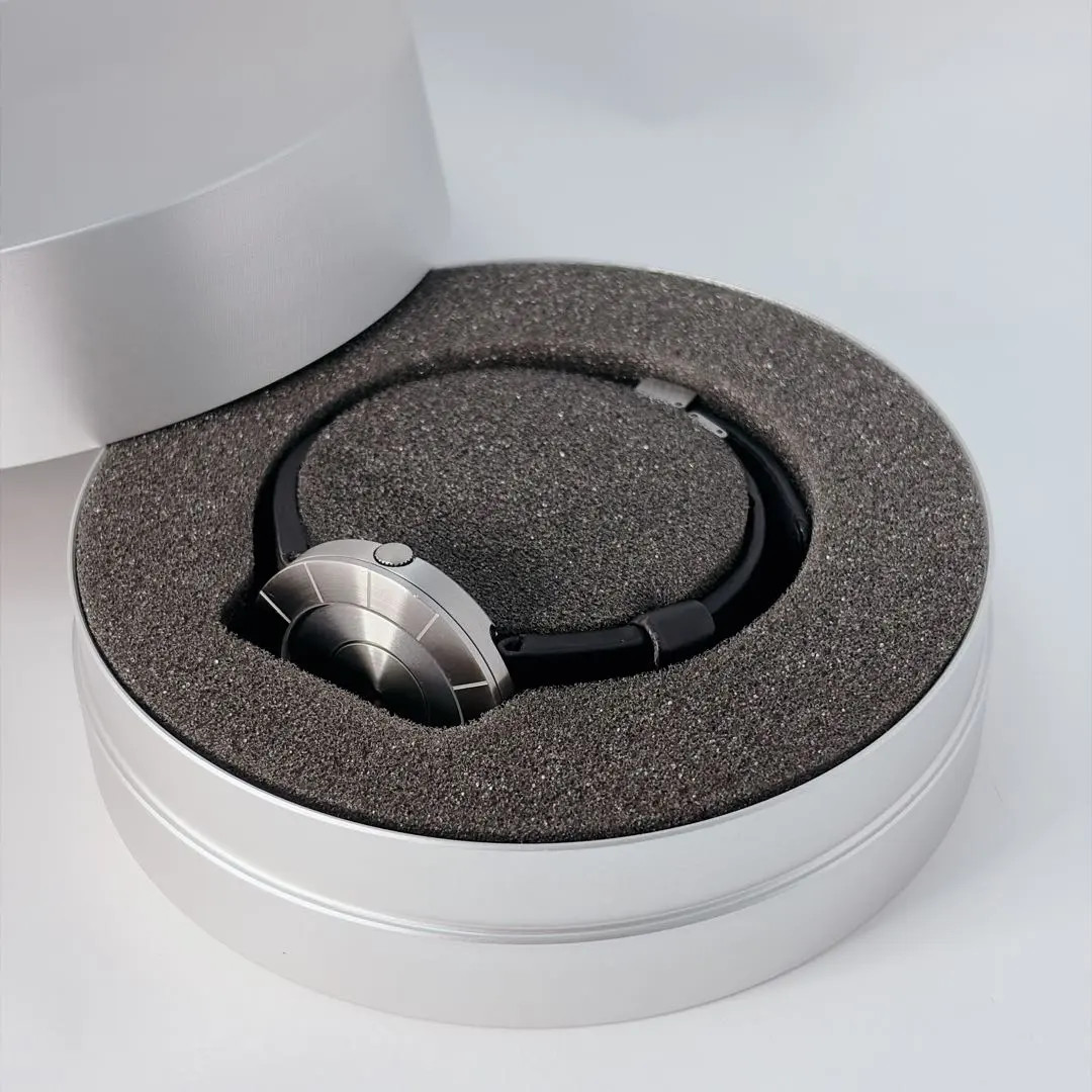 ISSEY MIYAKE TO VJ20-0010 Tokujin Yoshioka Silver Black Quartz Watch Box Papers