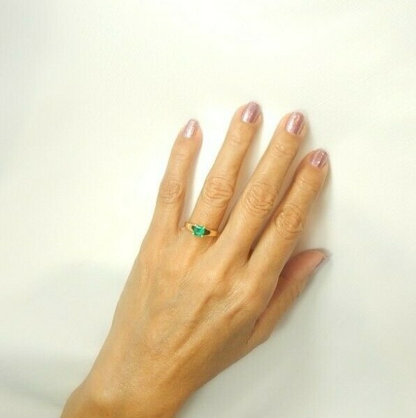 Colombian Emerald 0.96 Cts 18K Yellow Gold Size 6.75 Fine Jewels Muzo Mines