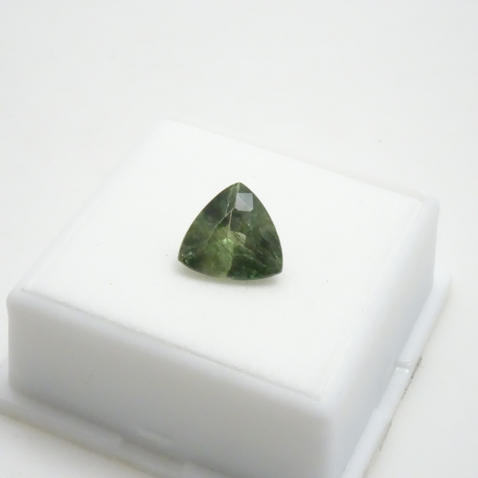 Rutilated Peridot – 3.40ct Trillion 10×9.7mm – Peridot w/ Black Rutile Gemstone