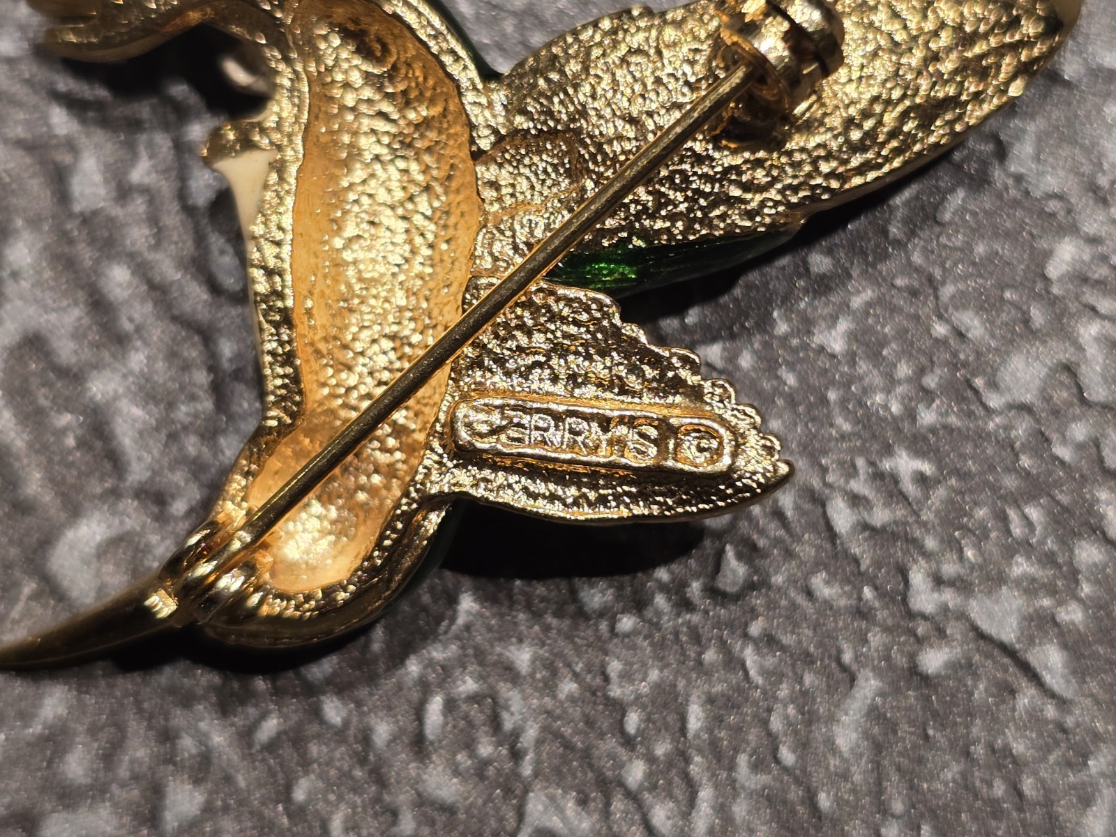 SPRWG Signed Hummingbird Enamel Brooch Pin Gold Tone Green Red White Metal