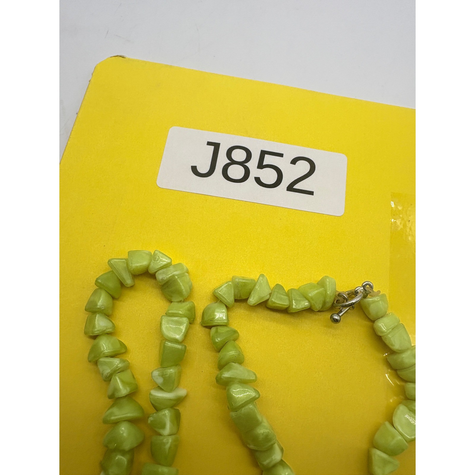 Lime Green Polished Stone Chip Bead Necklace Silver Toggle Clasp 18 Inch