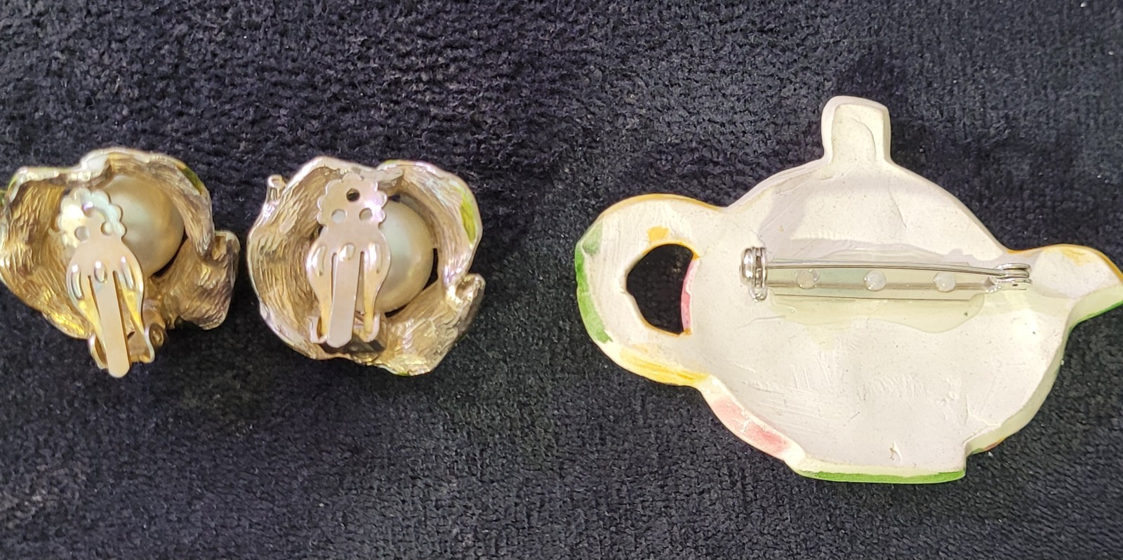 Vtg Set Floral Teapot Ceramic Brooch Pin With Matching Pearl Earrings Clip On