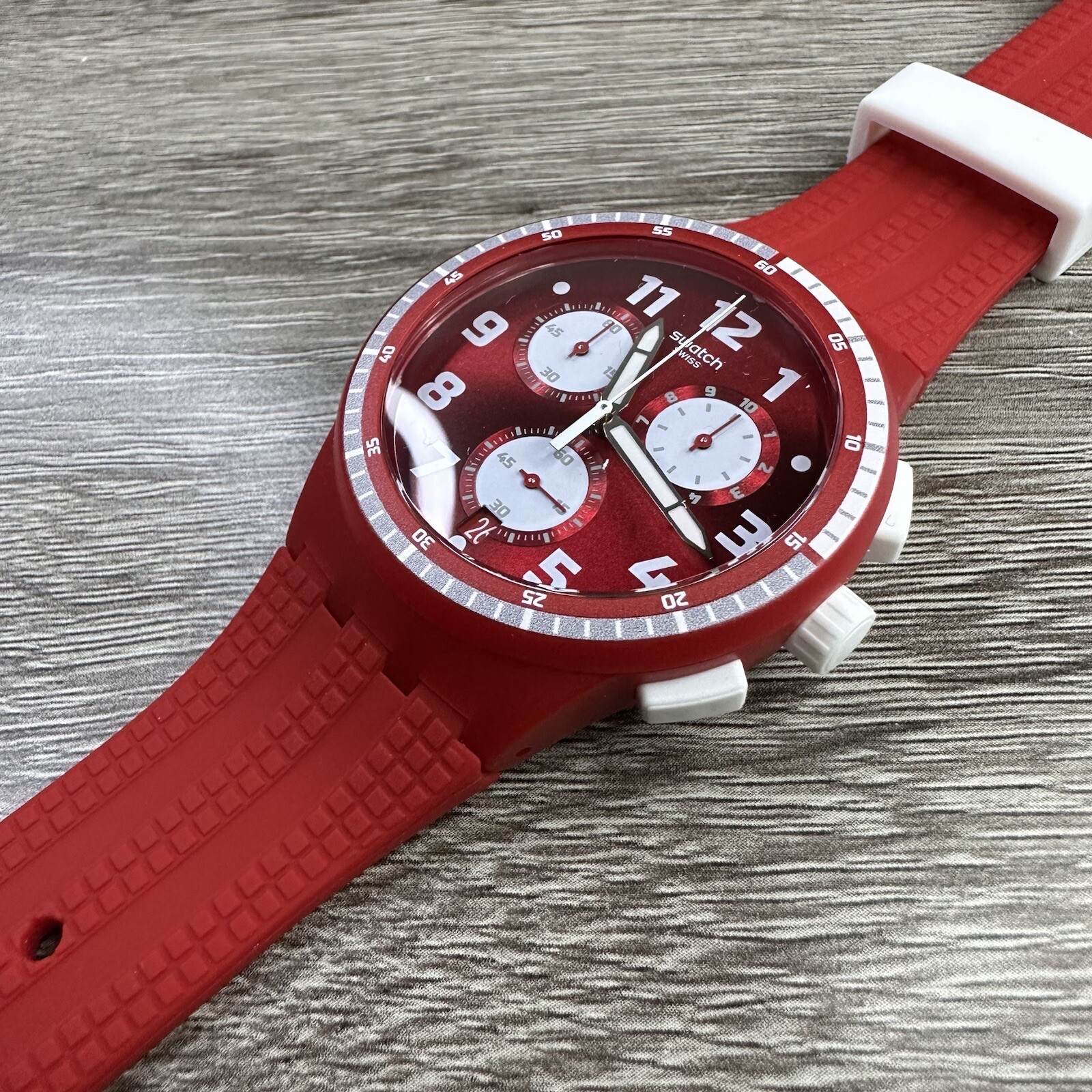 NEW✅ Swatch SPREMUTA Men Red And White Silicone Chronograph Watch 42mm SUSR403