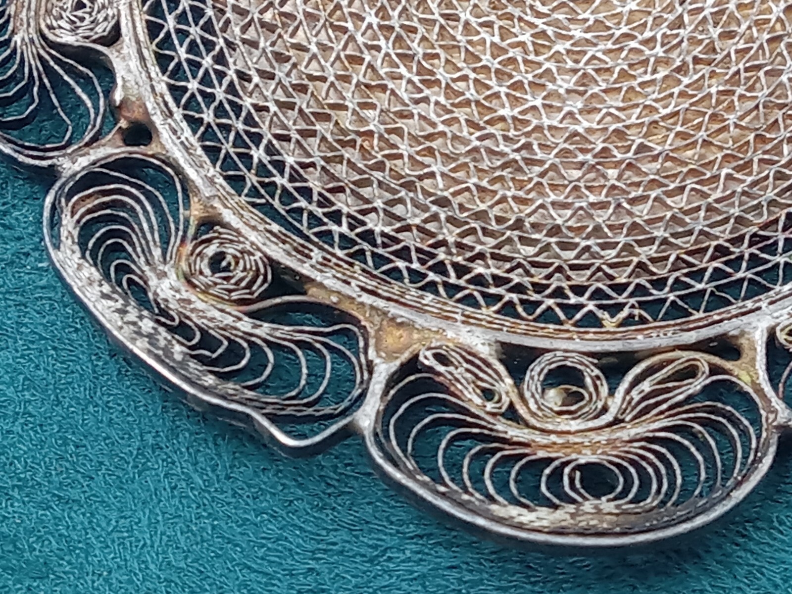 AMAZING OLD Sterling Silver Filigree Taj Mahal Enamel Pendant: 2.5″ Diameter