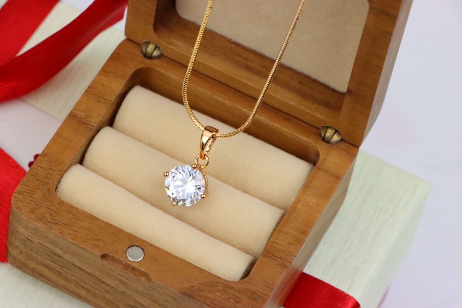 Elegant Round White Pendant in Gold Plated Brass for Women, XPPT1666