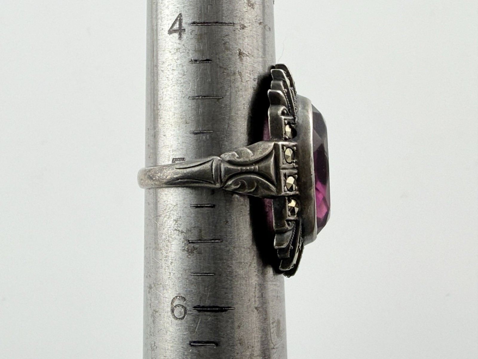 Vintage Uncas Manufacturing Sterling Silver Purple Glass Marcasite Ring Sz 6.25