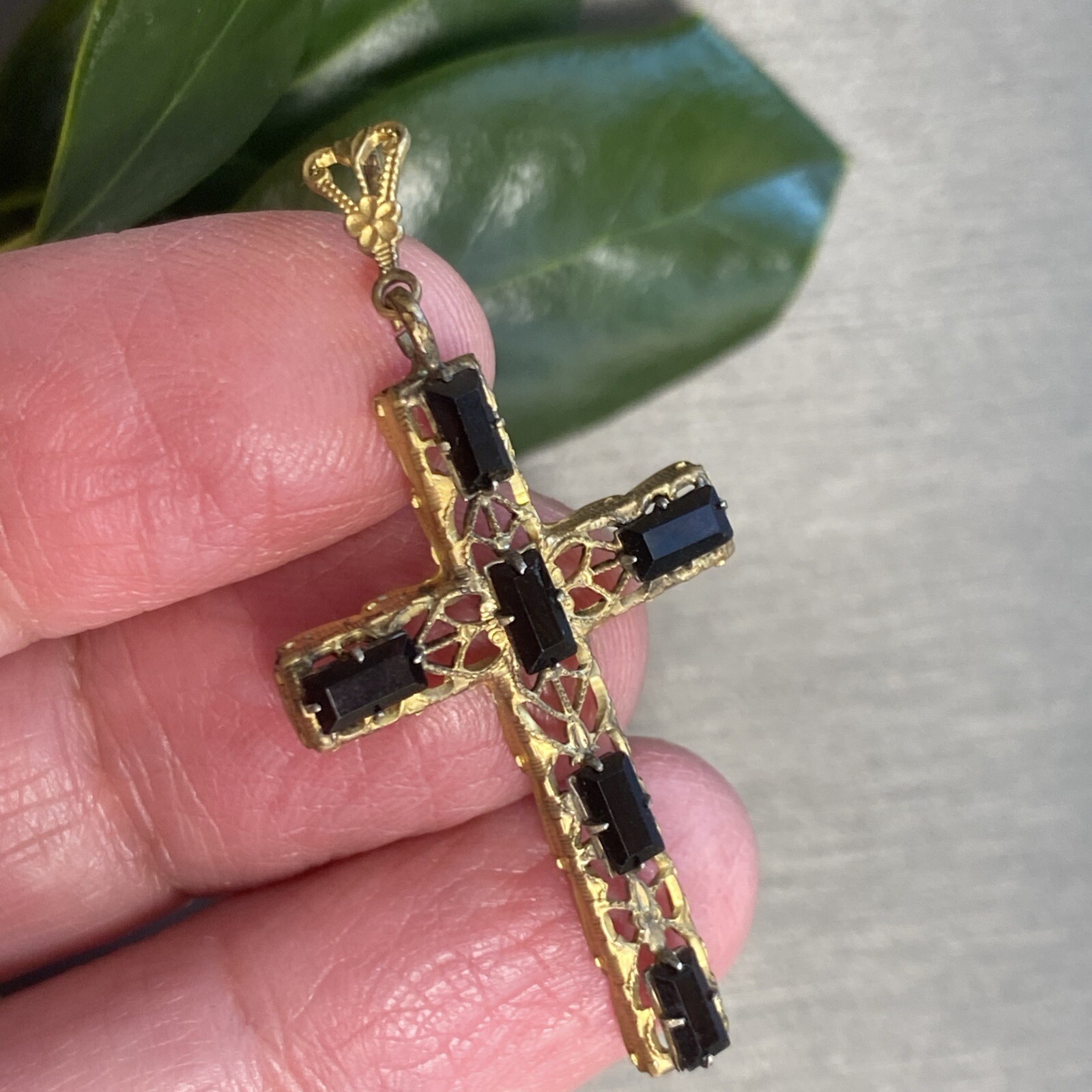 Vintage Filigree Cross Pendant Estate Jewelry Pre-owned Art Glass Die Struck