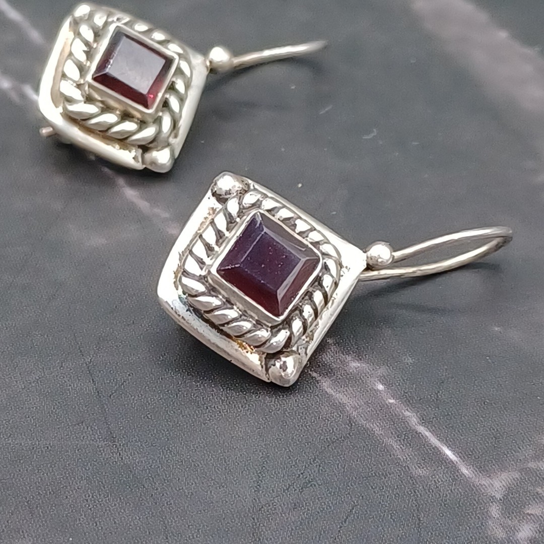 Faceted Garnet Square 925 Sterling Silver Wire Back Earrings 9.07 Grams Preowned