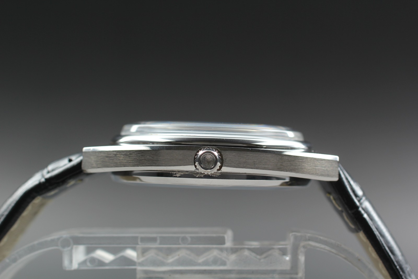 [Near MINT] Vintage Omega Cal.1370 Roman Dial Date Quartz Men’s Watch From JAPAN