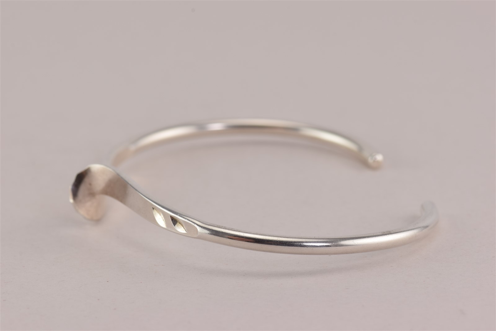 Sterling Silver Flattened Twist Fold Over Notched Cuff Bracelet 8g 6.5″