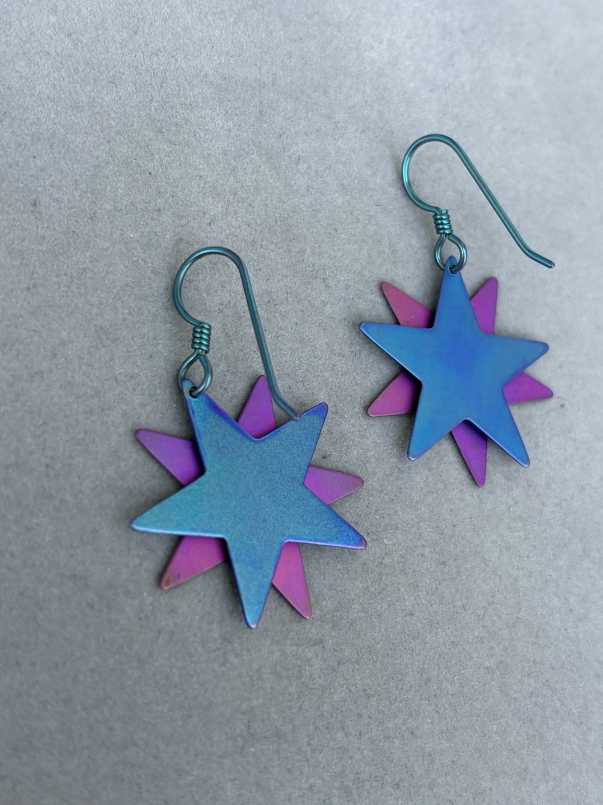Vintage Star Dangle Earrings Spectore Exotic Anodized Titanium Starburst Blue