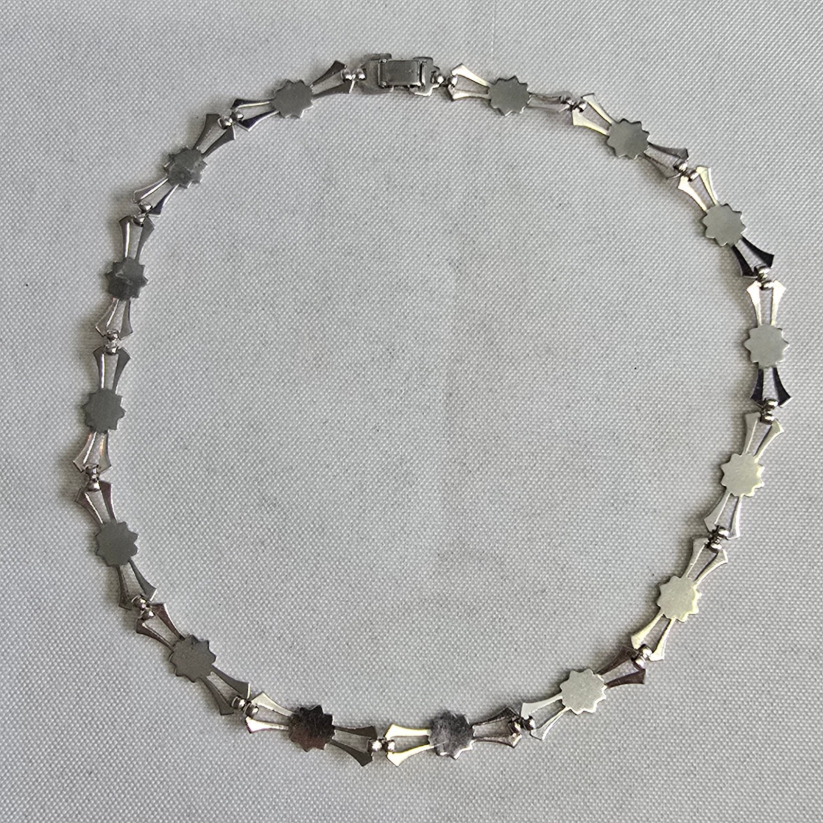 Sterling Silver Floral Necklace 14.53g Fine Jewelry 15″ Chain Flower Choker
