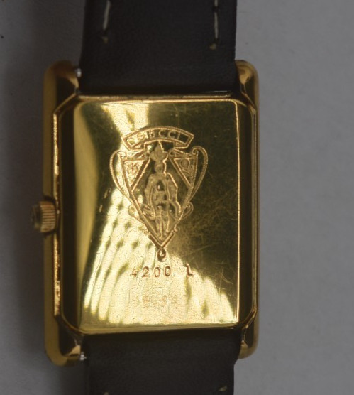 VTG Gucci 4200L Ladies Quartz Gold Plated Watch Runs Great New Band GUARANTEE