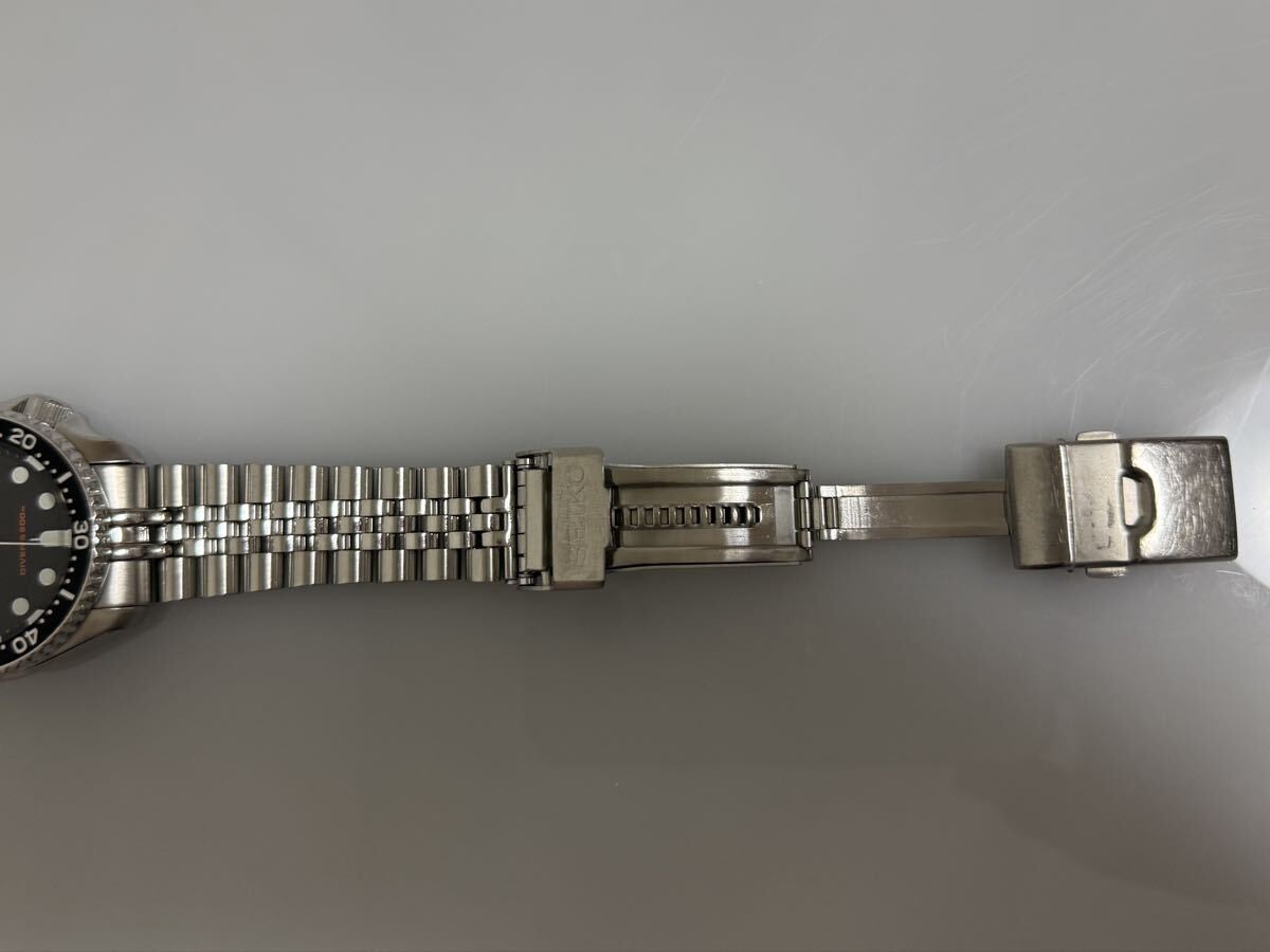 Seiko SKX007J Men’s 42mm Stainless Steel Automatic Dual Date Wristwatch