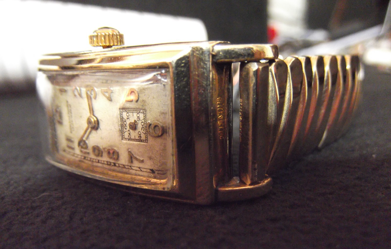 VINTAGE ART DECO BROADWAY CURVED MEN’S WATCH 1OK G/F BAND MANUAL WIND
