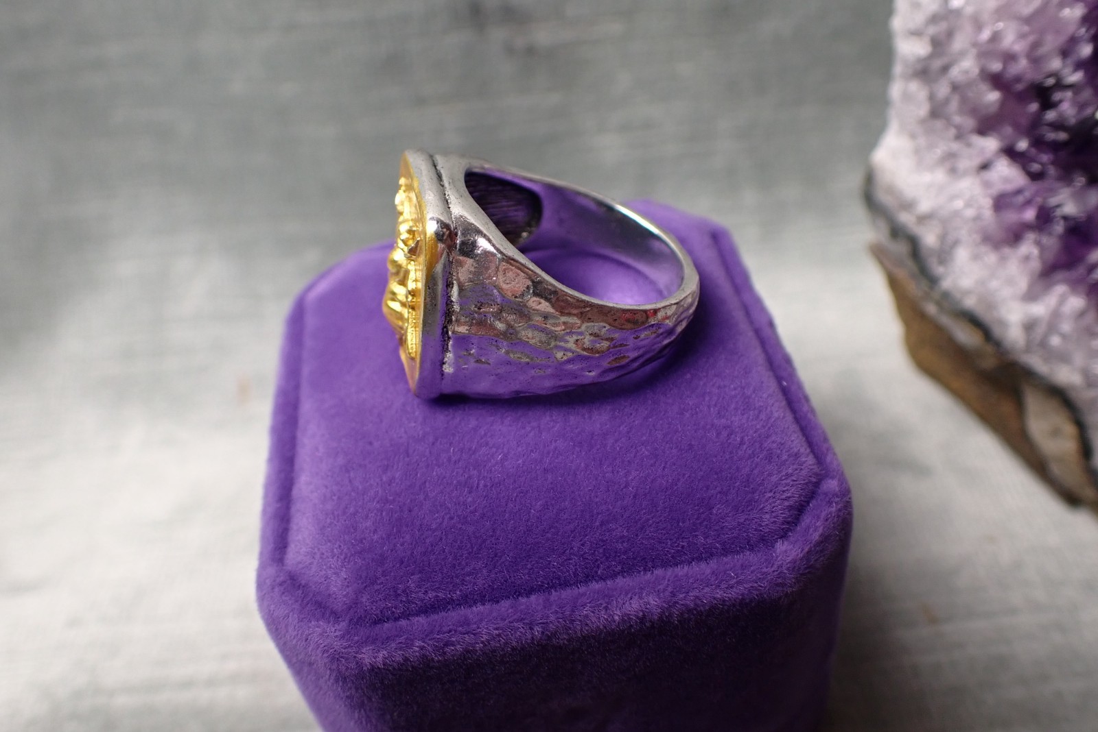 Mens Bee Ring 🐝Gold Tone Signet Ring Size 10