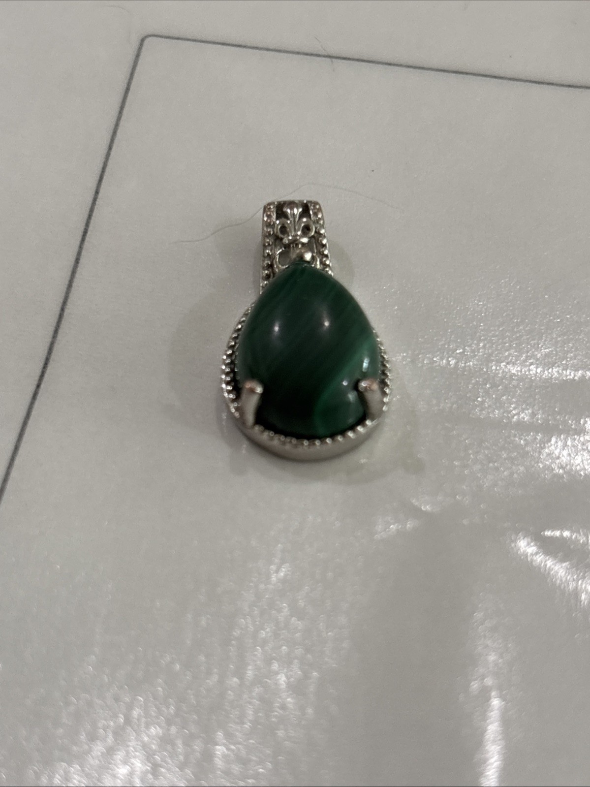 STS Karis Silver Tone, Malachite Pendant Pear Shape 1” Filigree Pronged Preowned