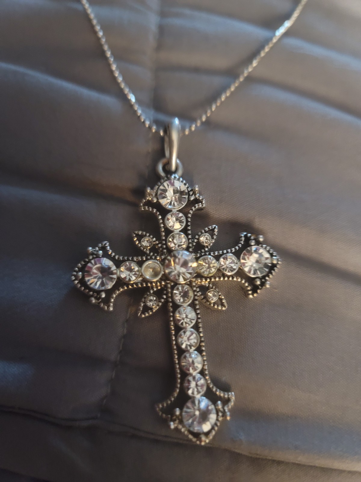 Vintange Premier Designs Grace Cross Necklace Silver Plated Rhinestone