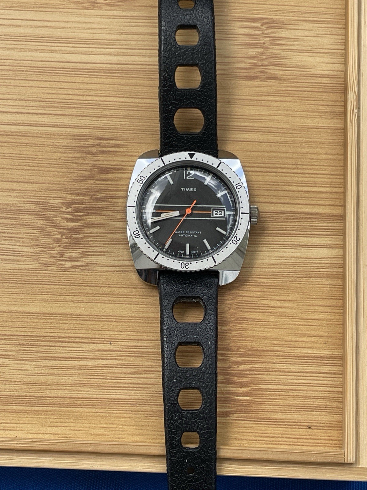 Rare CLEAN 1977 Timex Viscount Racing stripe Men’s Watch Automatic rally style