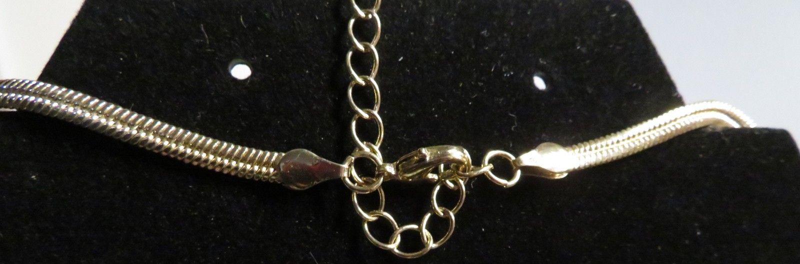 Vintage Women Gold Tone Herringbone Chain Necklace Flat Snake Choker 15-19″ adju