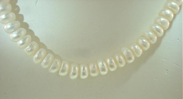 7.5MM CULTURED FRESHWATER WRINKLED WHITE BUTTON PEARL NECKLACE YGP CLASP 17.0″