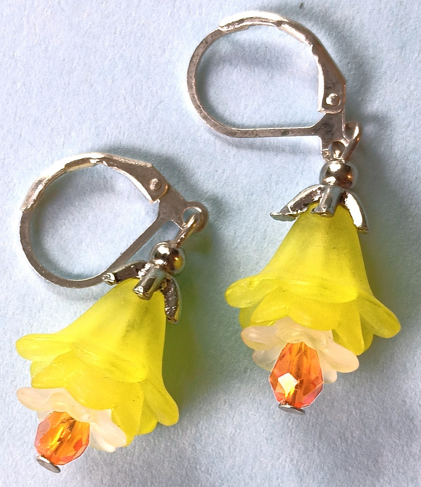 YELLOW & WHITE Acrylic FLOWER Faceted ORANGE CRYSTAL earring SP LEVER BACK XX