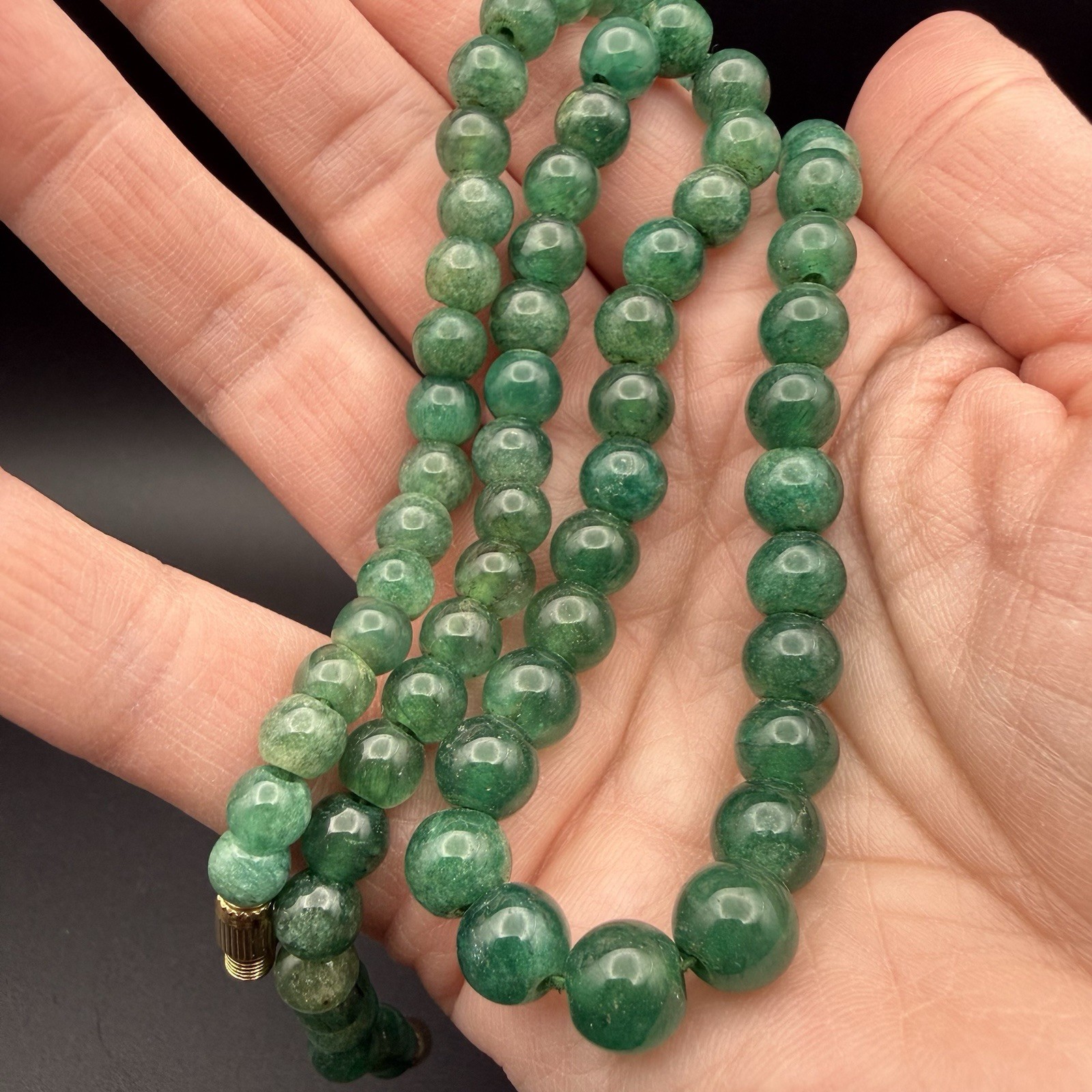 Vintage Emerald Green Dyed Jade Quartzite Beaded Necklace 19″ Barrel Screw Clasp