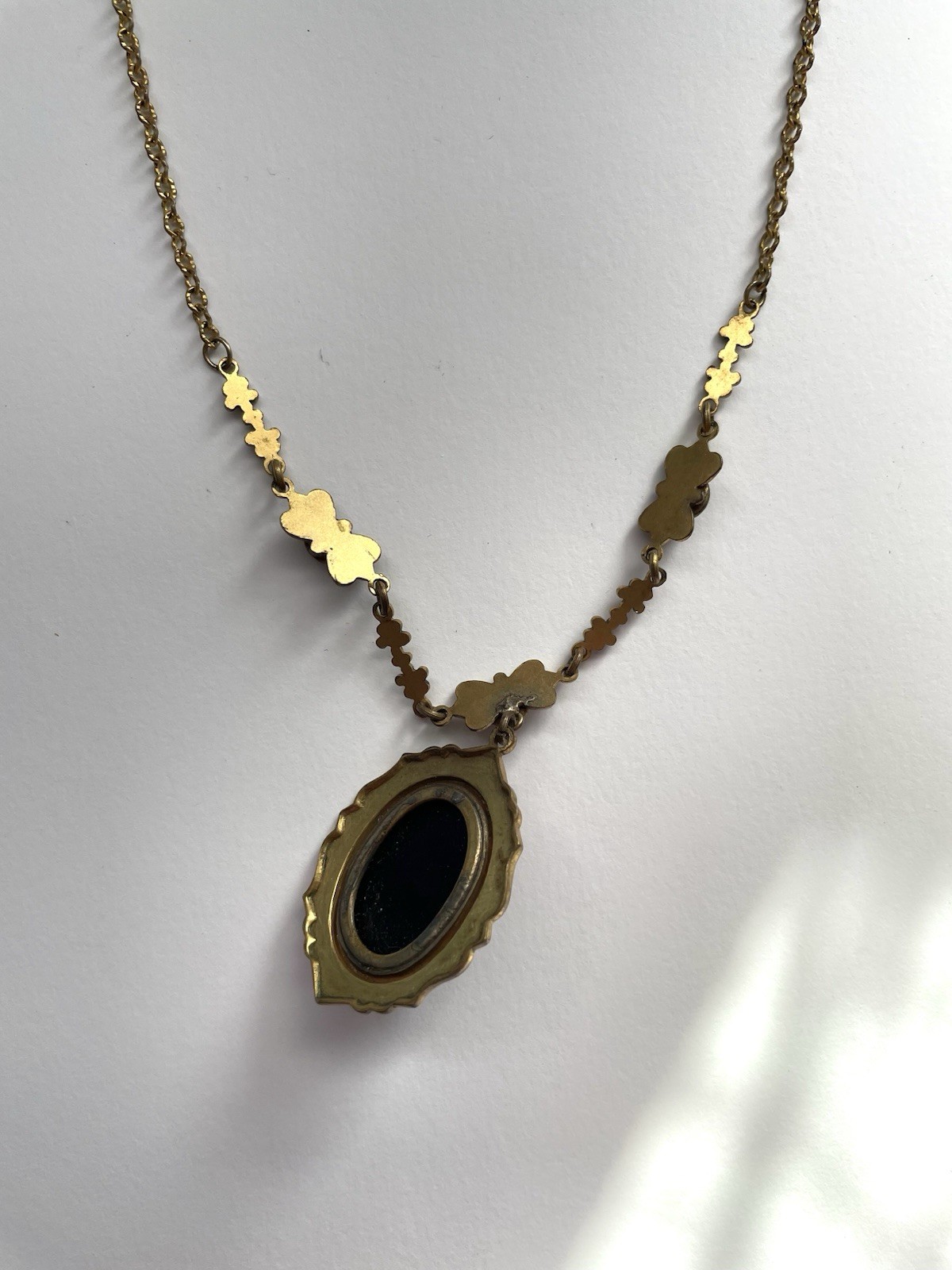 Vintage Enamel and Black Onyx Gold tone Pendant Necklace Wonderful Details