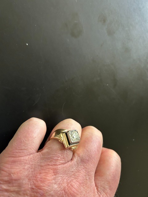 Men’s 10 karat gold diamond ring 2.13 (approximate) Total carat weight