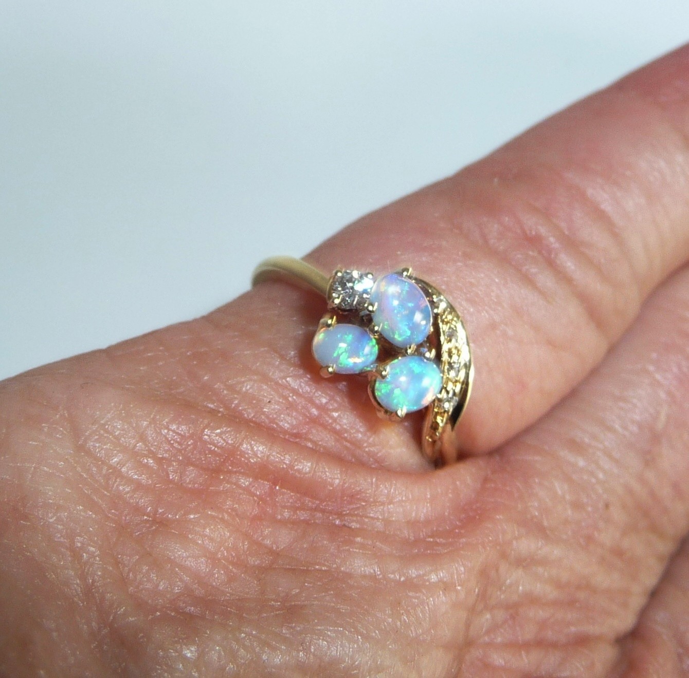 Ring 585 Gold 0.09ct Diamonds 0.40ct Australian Opal Size 53.5 Intense Colour