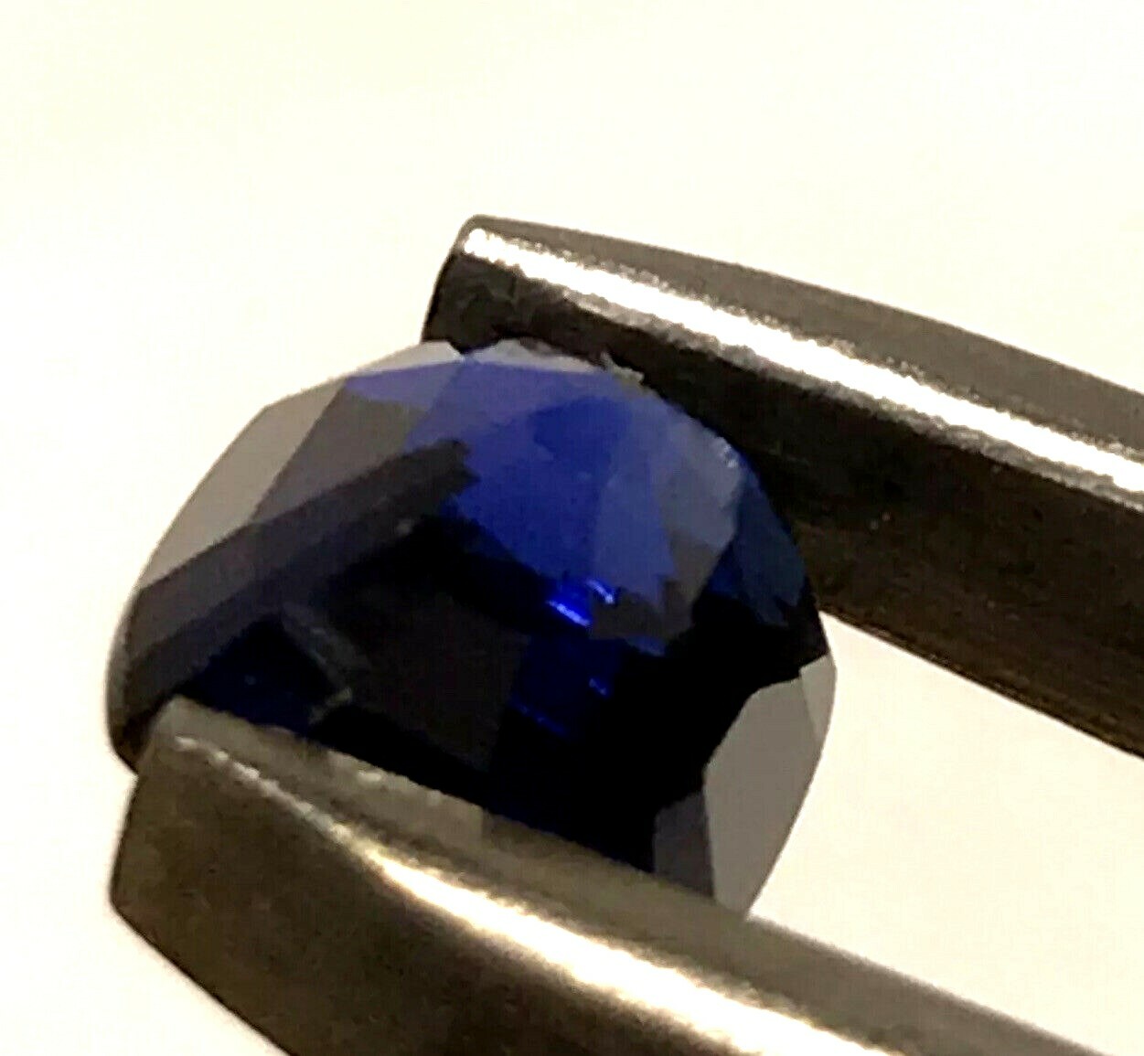 2.75 ct Natural Blue Sapphire ,excellent Cushion Cut , VVS Clarity,9 mohs