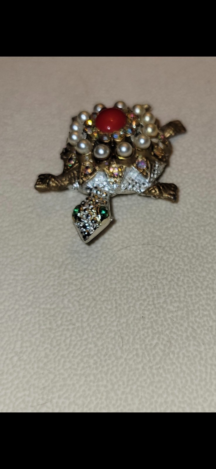 Vintage gem Turtle brooch. Cute and colorful.