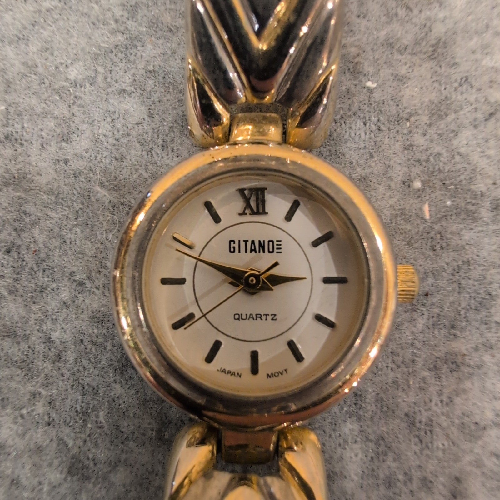 Gitano Womens Two Tone Quartz Watch 860QB V377 Silver Gold Tone Japan Movt