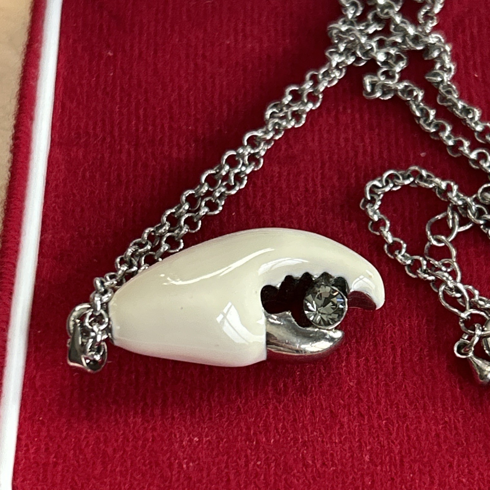Stunning Vintage Enamel Claw / crystal Pendant 51 cm Chain / Quality item