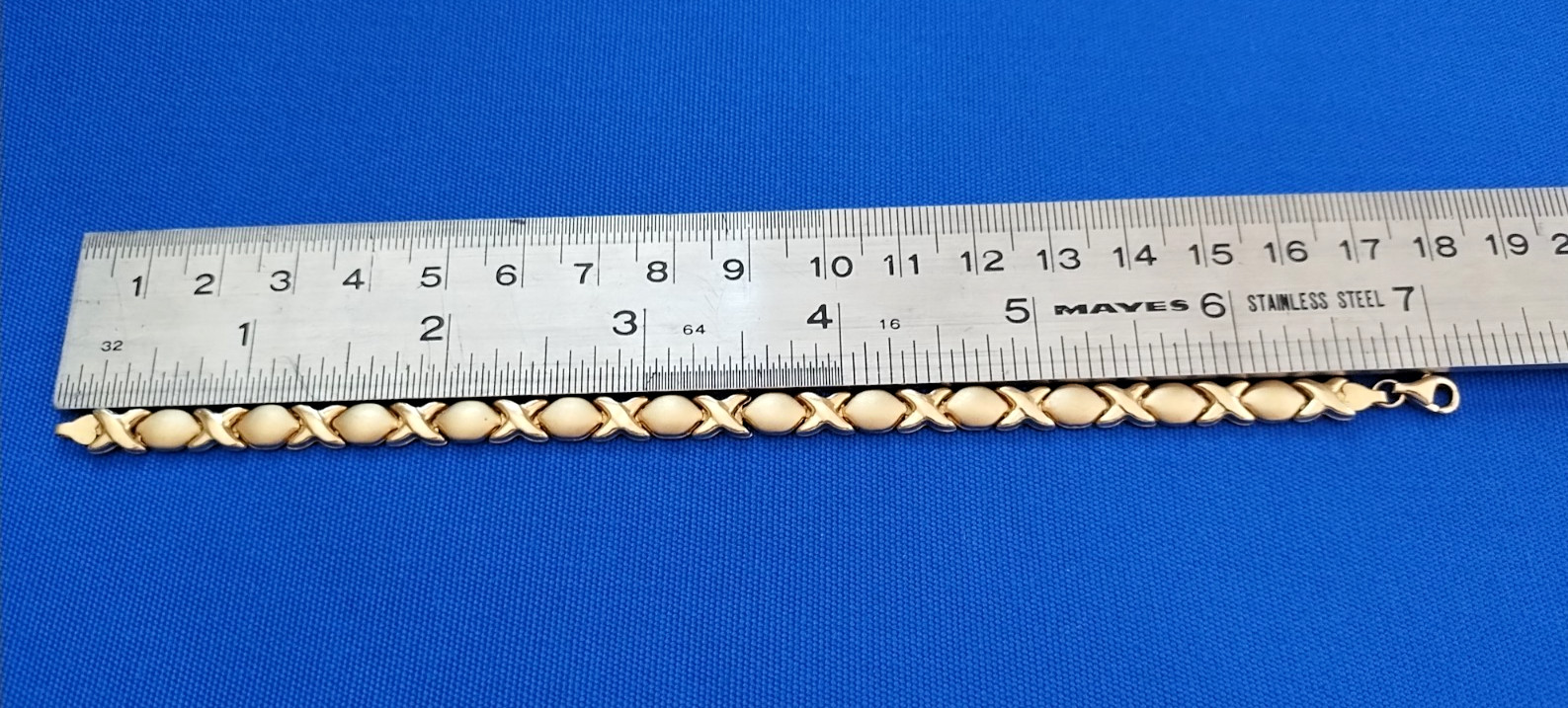 10k Gold, T&C Hugs and Kisses Bracelet 7.25 inch long.