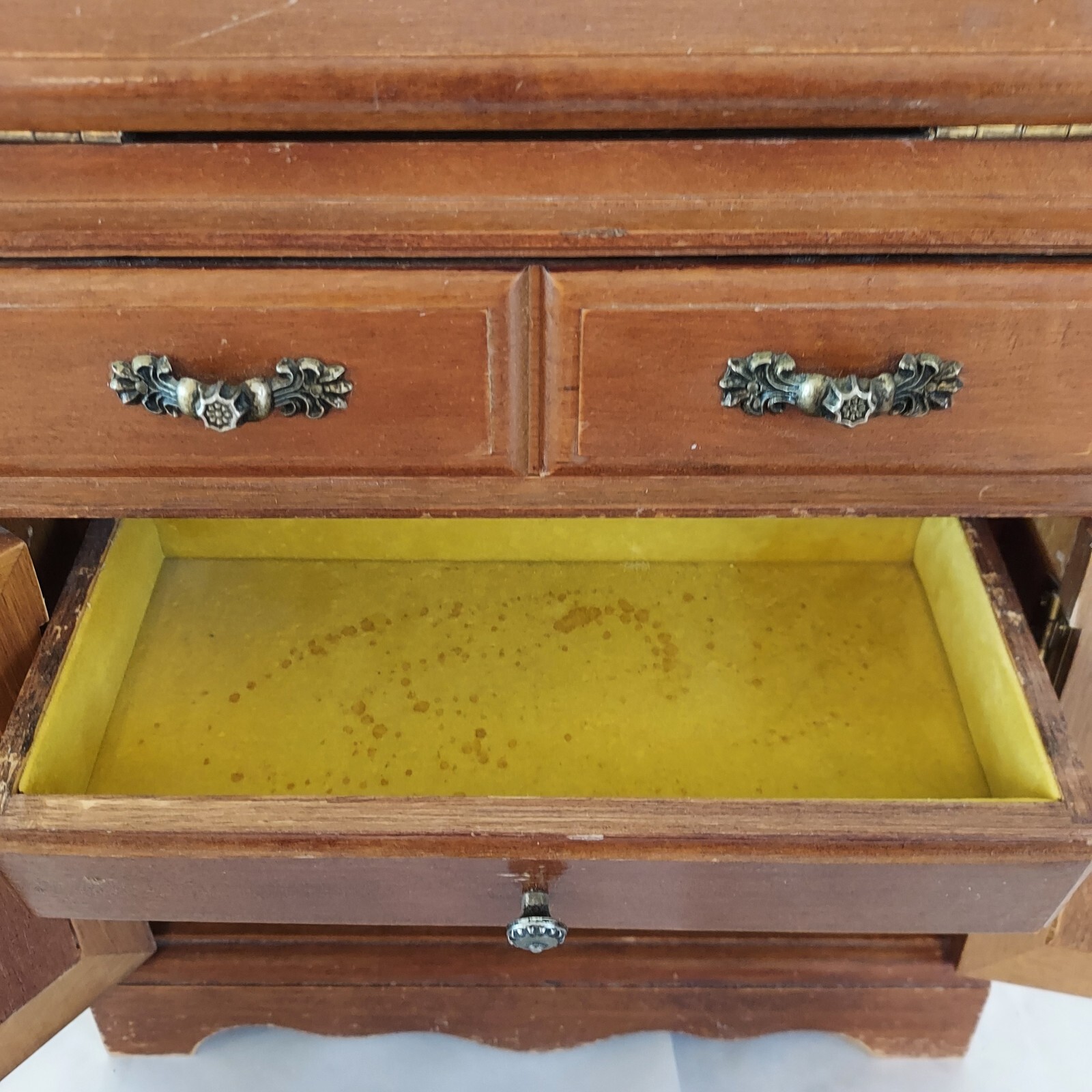 Retro Early American Look Tabletop Jewelry Box Chest 5 Compartments Diamond Door