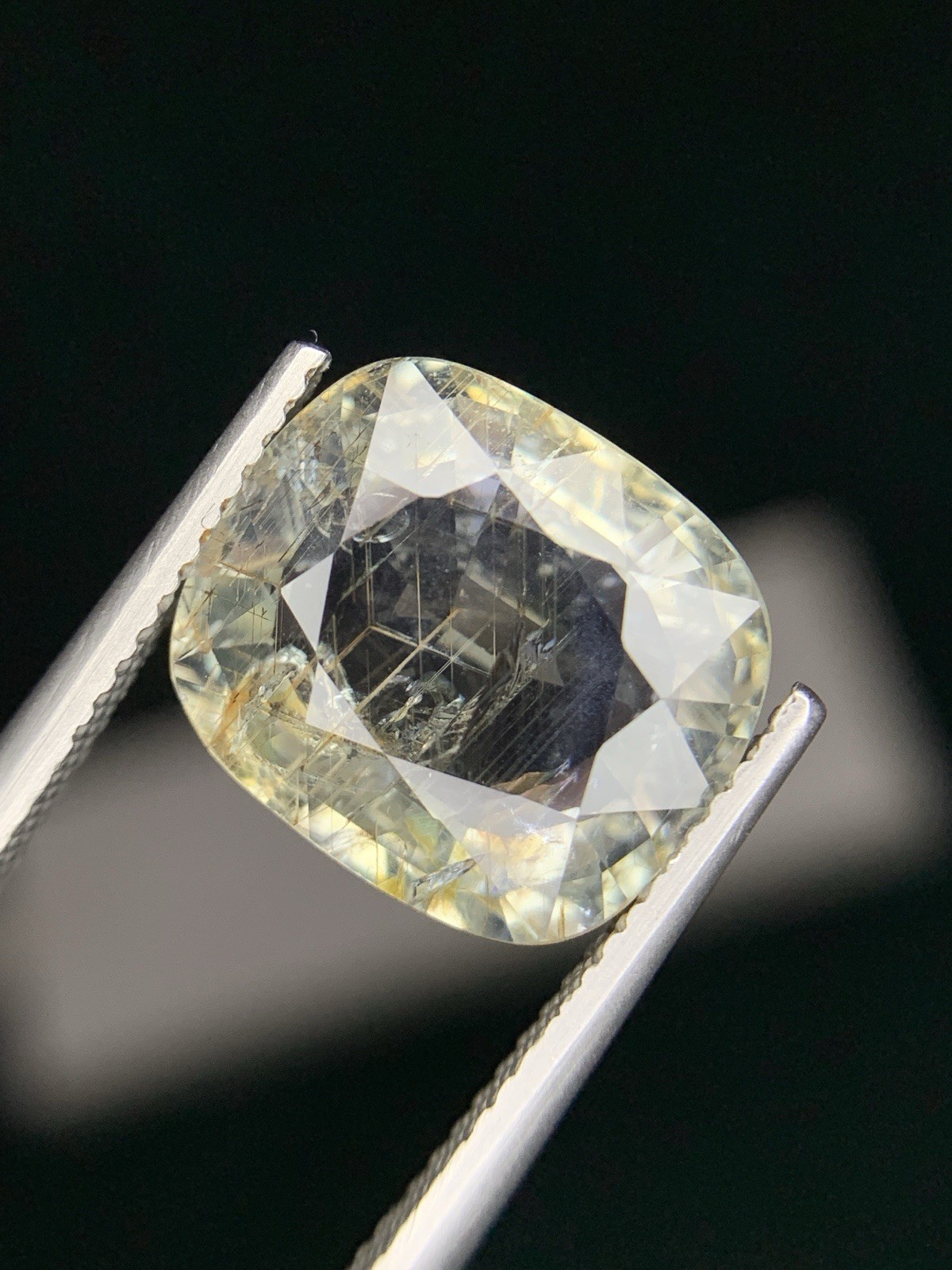 No Heat Stunning 8.3 carats Sapphire from Africa 12.3×10.8×5.8mm Cushion Cut