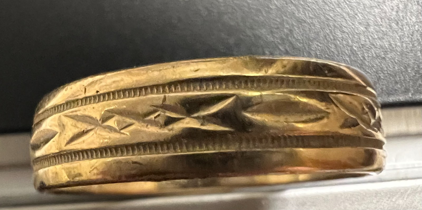14K SOLID YELLOW GOLD RING SIZE 11, 6.93 GRAMS HALLMARK 14K ARTCARVED DESIGN