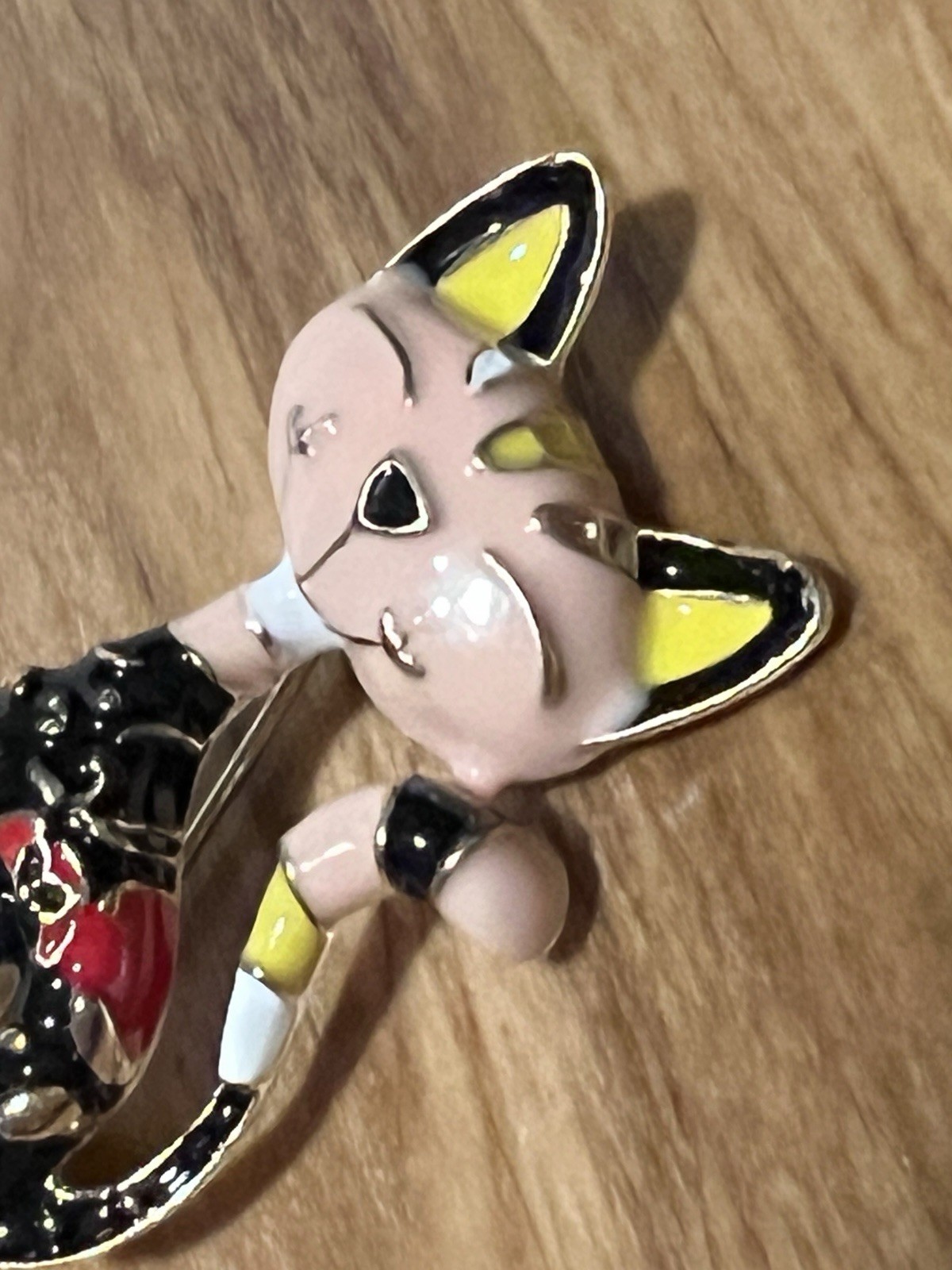 Black Red Yellow Gold Tone Metal Cat Brooch