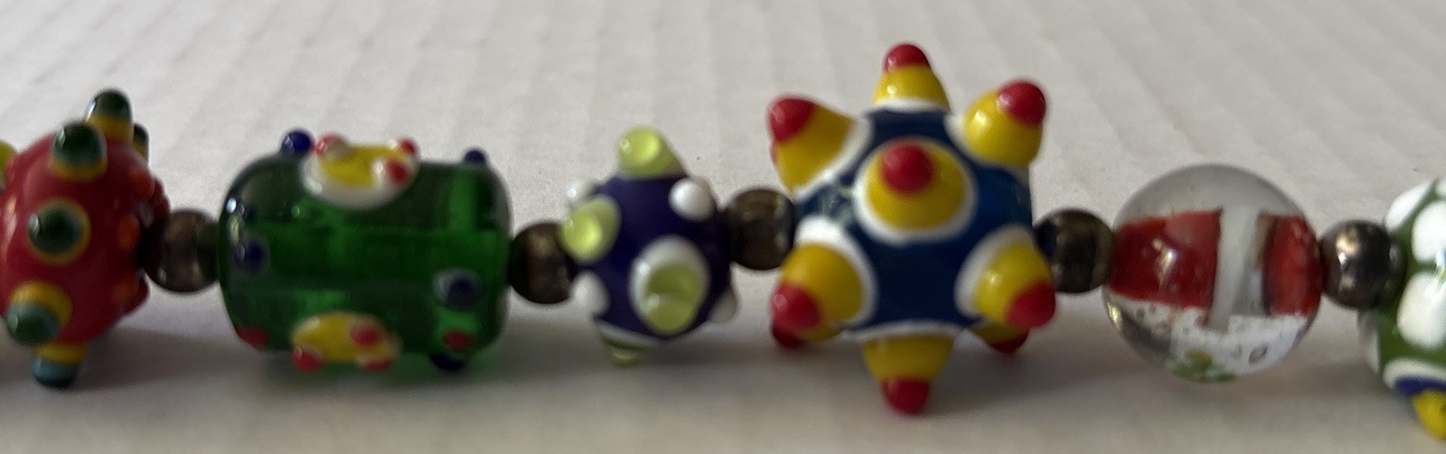 VTG MULTICOLOR LAMPWORK ART GLASS BEAD BRACELET
