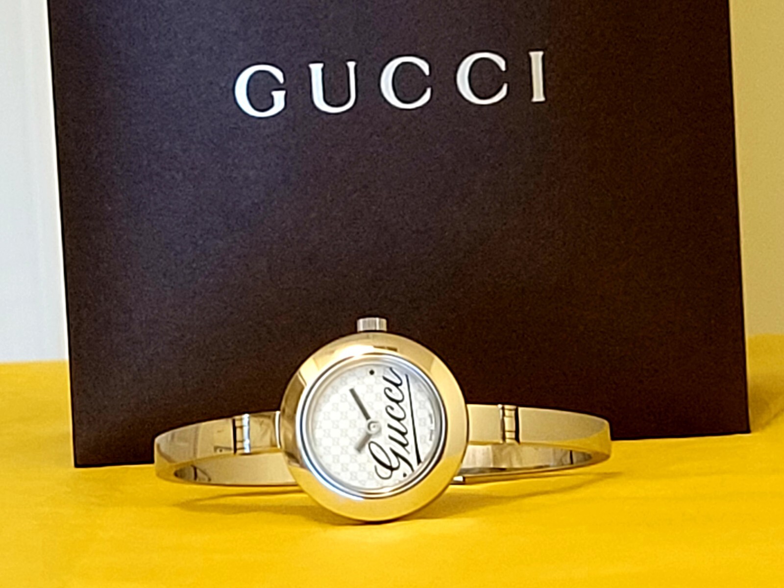 Gucci 105 Ladies💃Authentic,Near Mint,Hardly Worn,Absolutely Beautiful,Box,Tag.