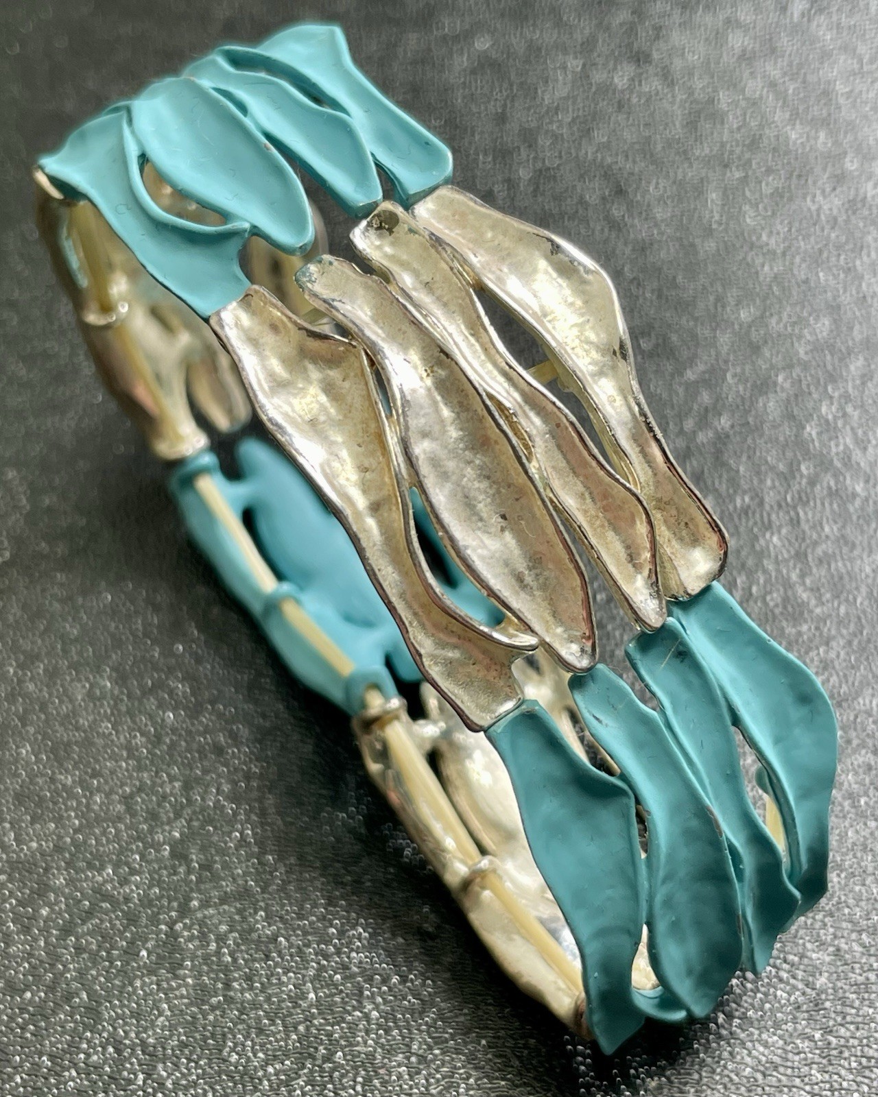 Vintage 1” Wide Blue Enameled Silver Tone Metal Panel Stretch Bracelet