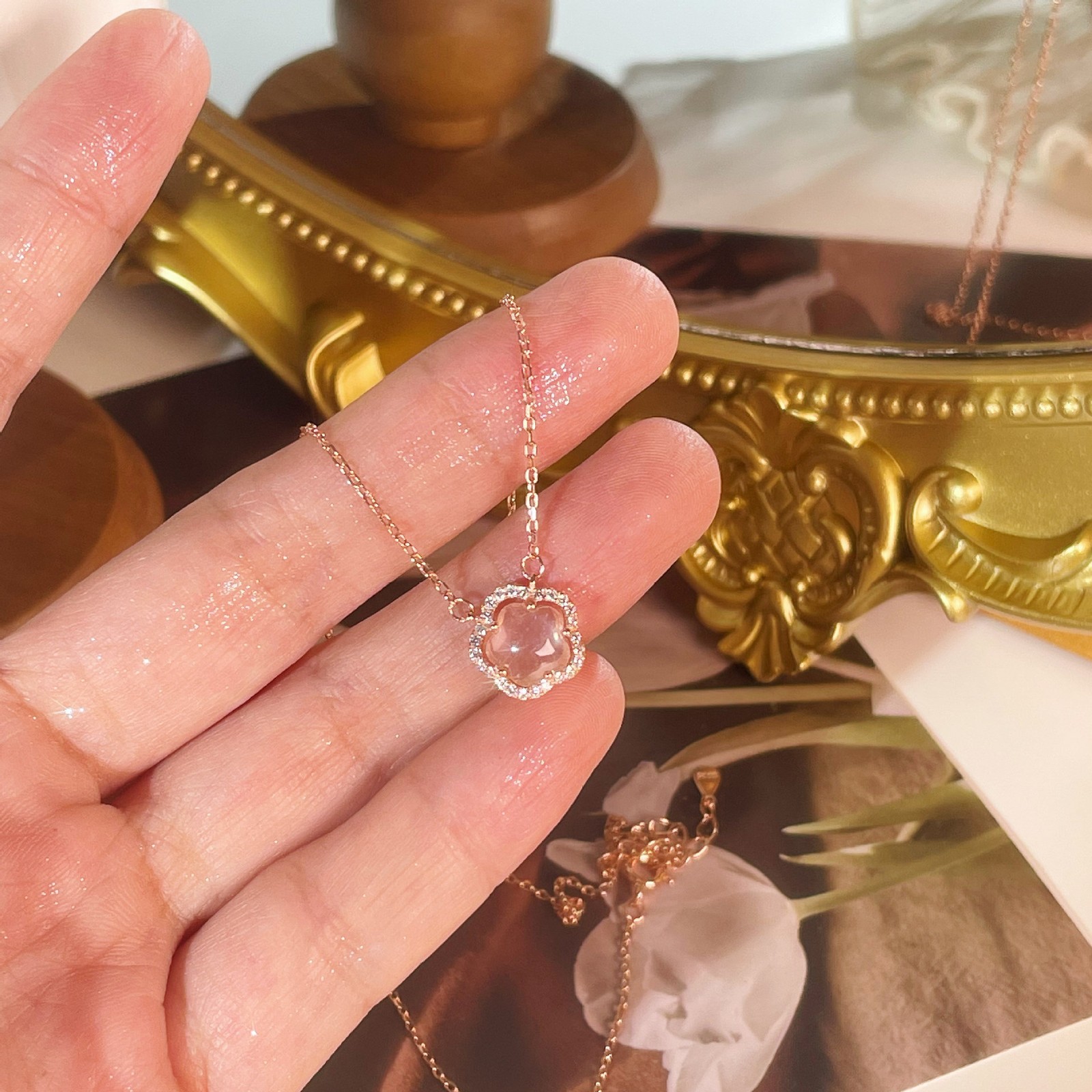 Fresh and sweet pink crystal cherry blossom flower collarbone chain