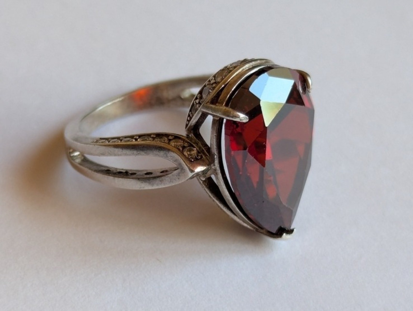 Vintage ring sterling silver 925 Size 8 Weight 8.93 g. Garnet. Ukrainian jewelry