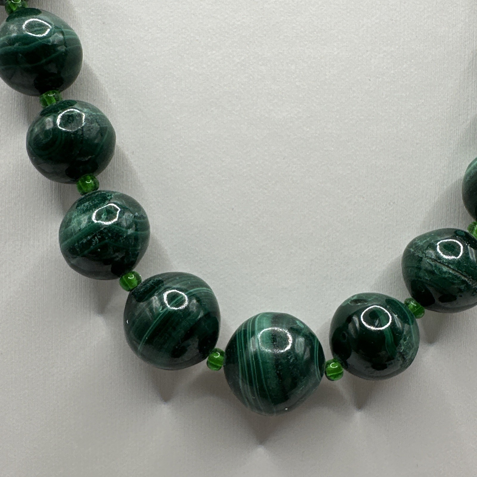 Vtg Green Malachite Graduated Bead Necklace Small Glass Spacers Boho Southwest