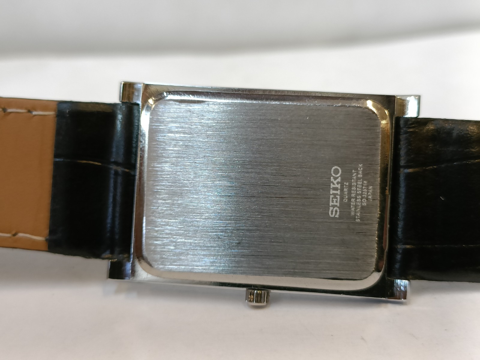 VINTAGE SEIKO SLIM QUARTZ BLACK DIAL JAPAN MEN’S WORKING DRESS WATCH