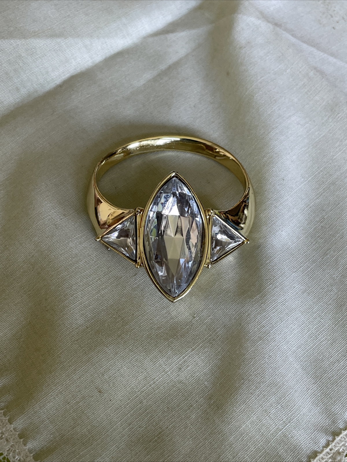 Vintage AJC Gold Tone Ring Style Pin Brooch VV-32