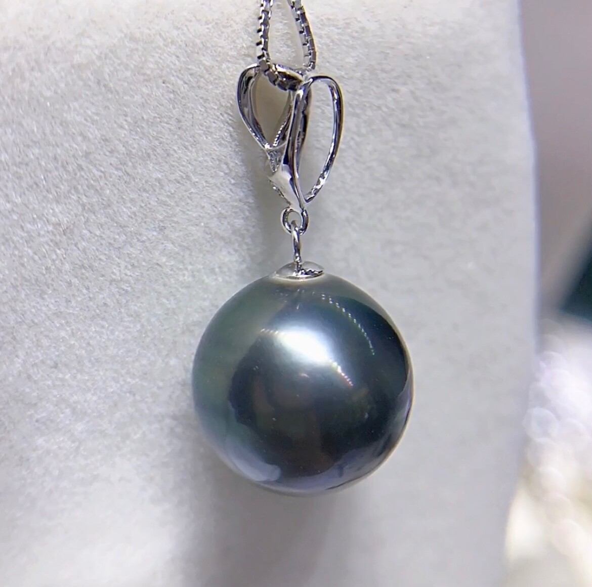 13.7mm Big Tahitian Green Pearl Pendant Intense Black Green Color 18k White Gold